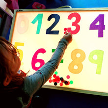 Cargar imagen en el visor de la galería, Caja de luz Montessori CE + Números Montessori